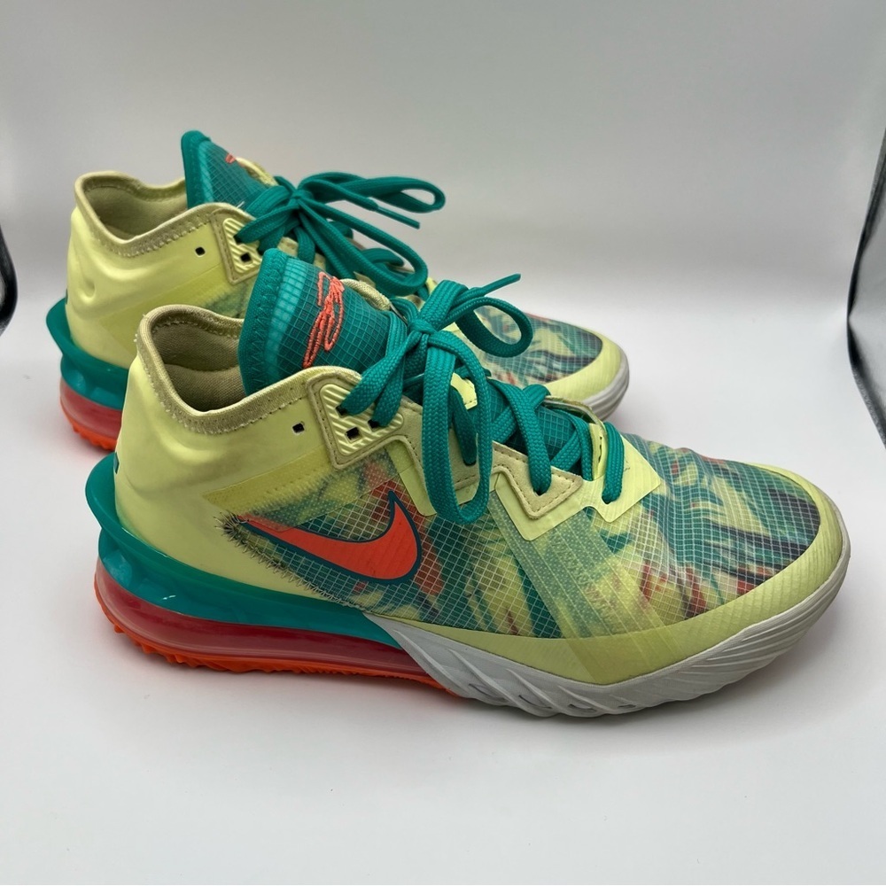 LeBron 18 harnesses Nike Sneakers - Picture 4 of 10